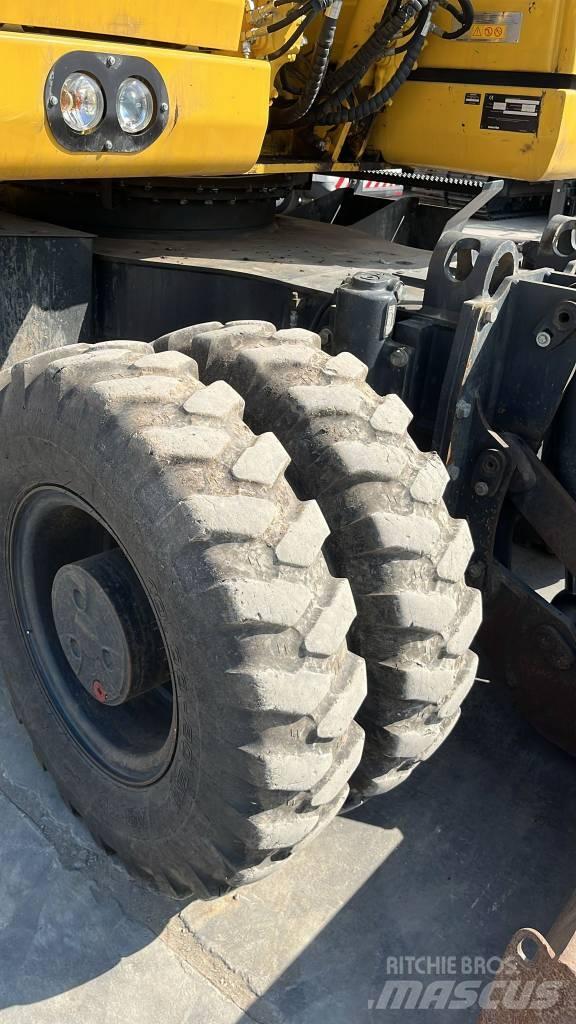 Komatsu PW 158-11 Колёсные экскаваторы