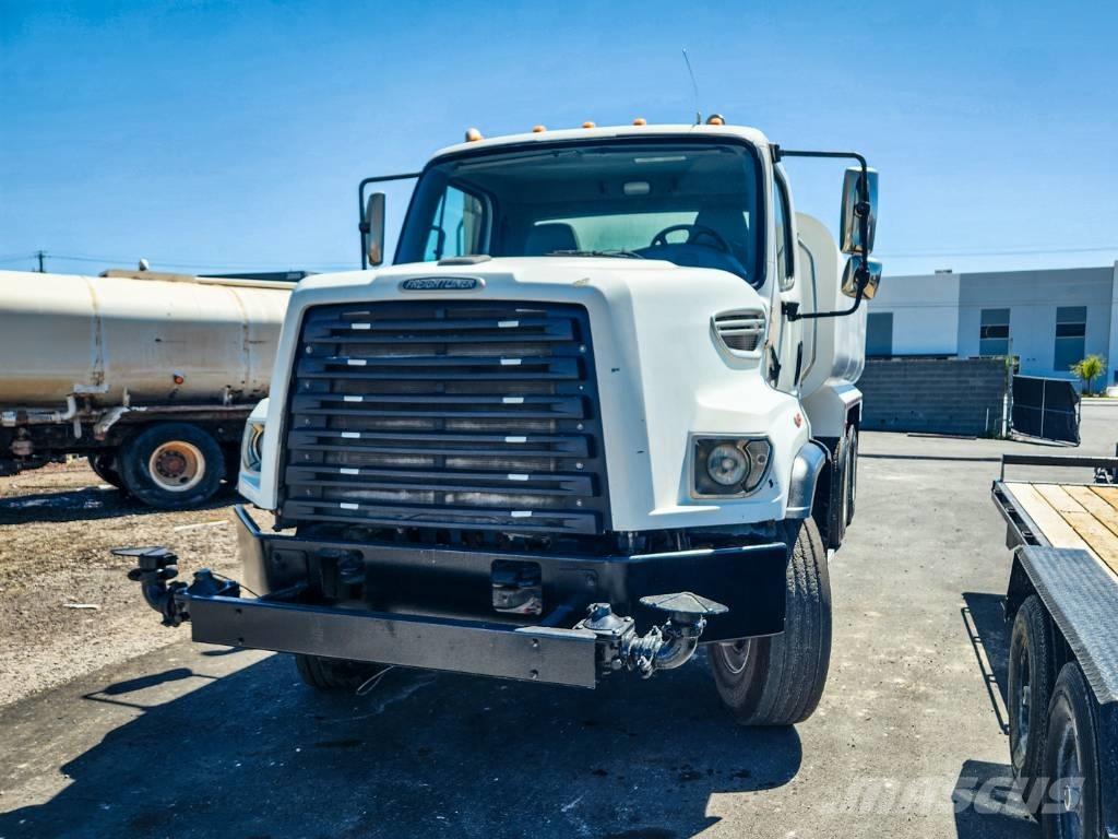 Freightliner 108 SD Поливочные машины