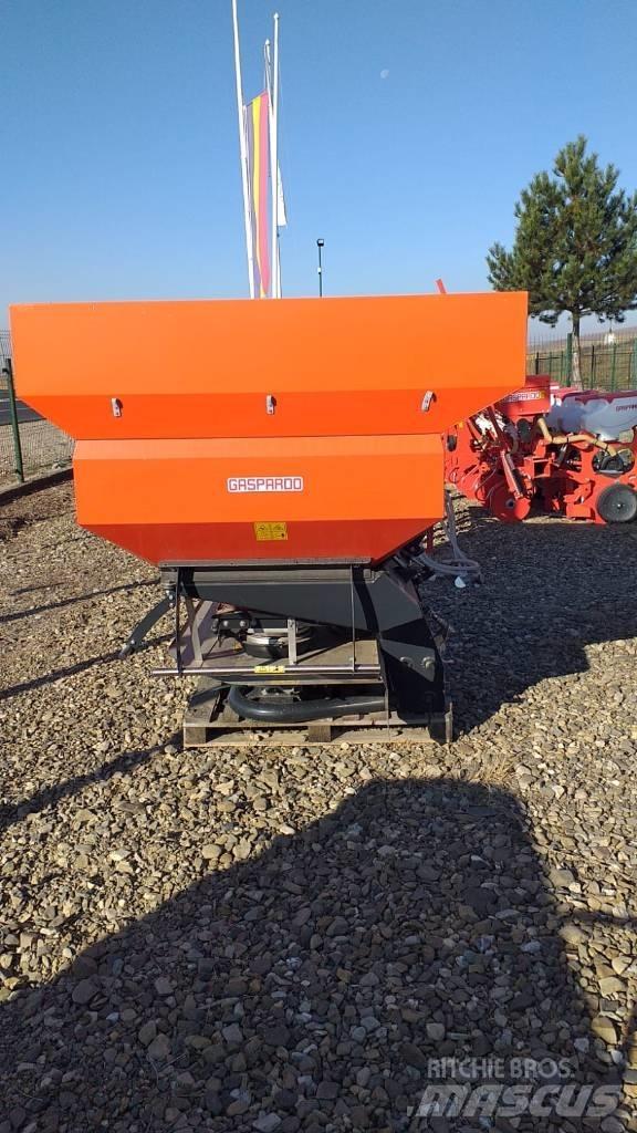 Maschio Zeno 24 Разбрасыватели минеральных удобрений