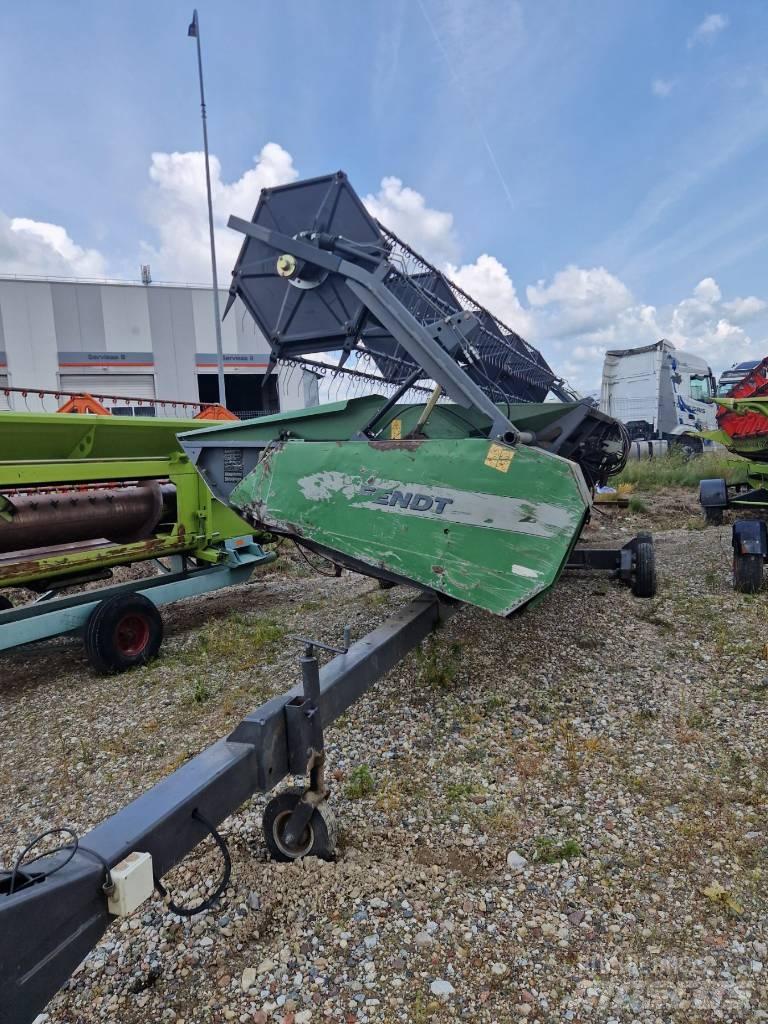 Fendt 8300 Зерноуборочные комбайны