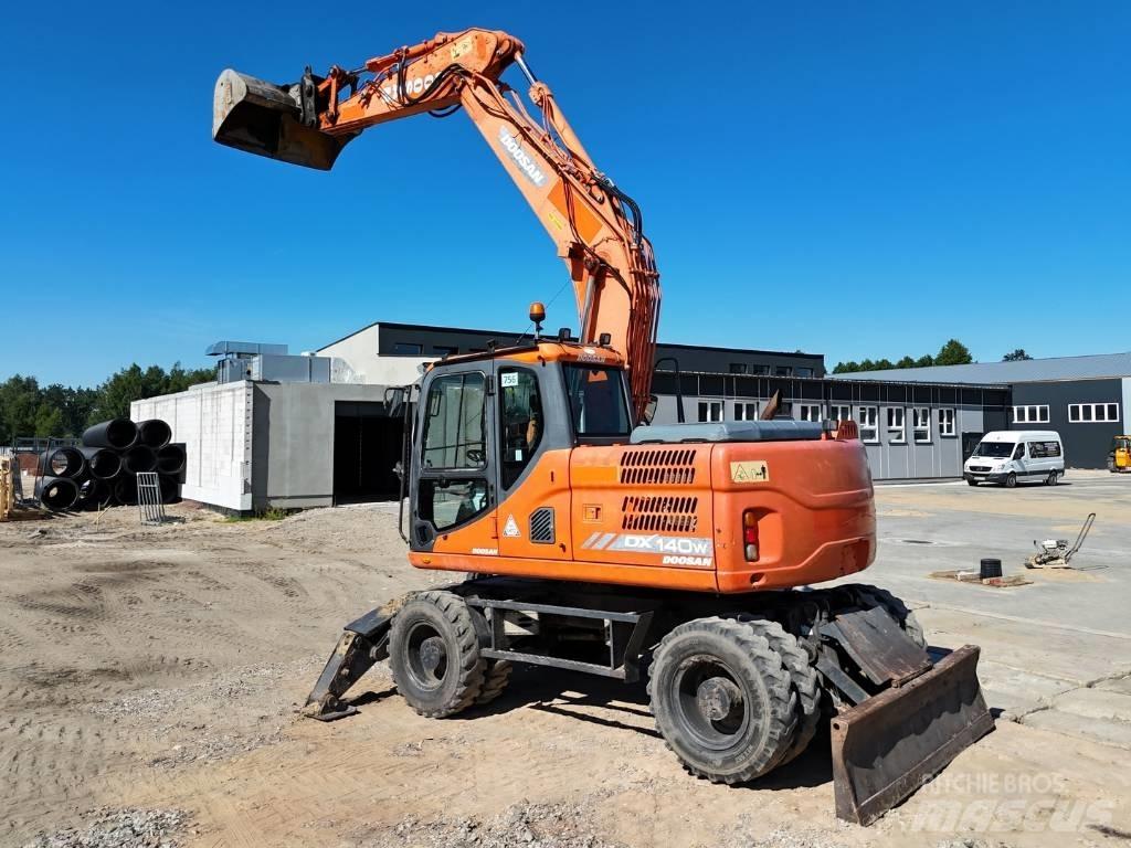 Doosan DX 140 W Колёсные экскаваторы