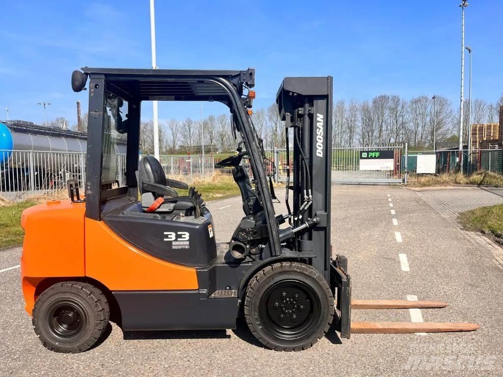 Doosan D33S- 7 Дизельные погрузчики