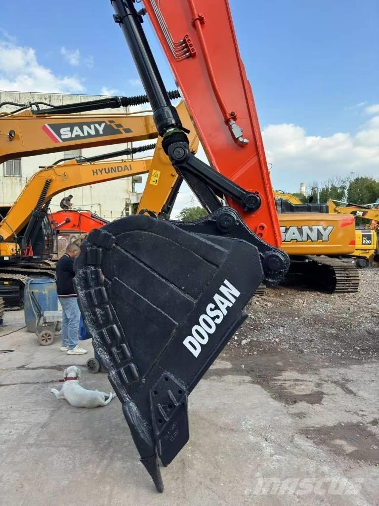 Doosan DX300 Гусеничные экскаваторы