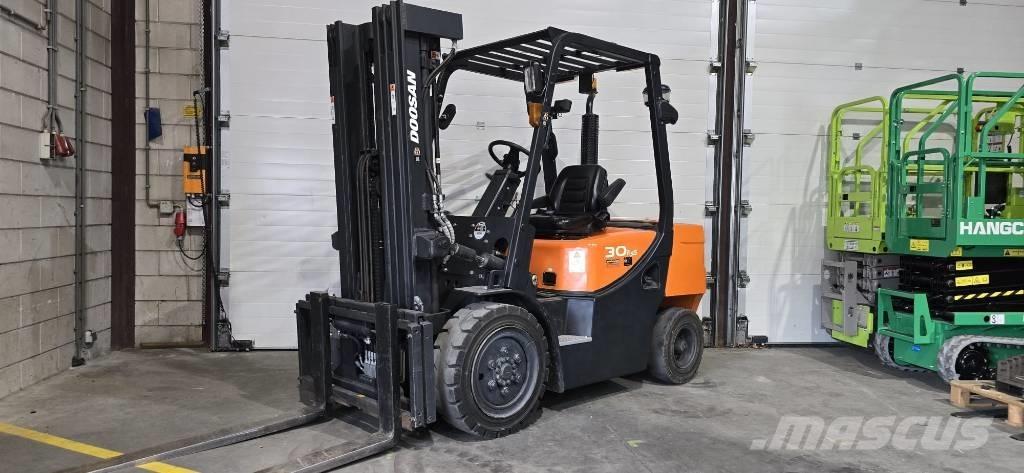 Doosan D 30 GP Дизельные погрузчики