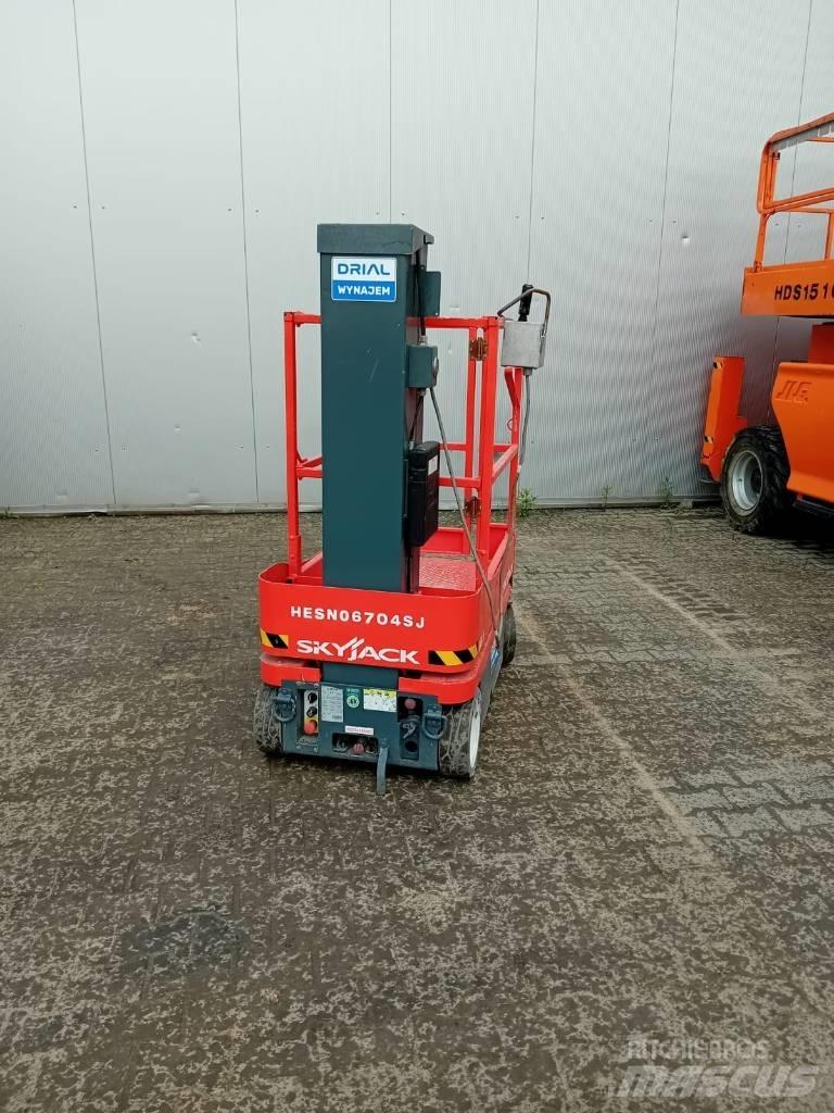 SkyJack SJ 16 Вертикальные мачтовые подъемники