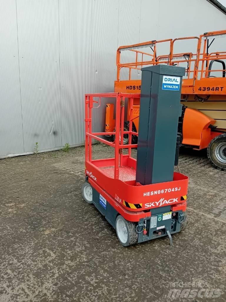 SkyJack SJ 16 Вертикальные мачтовые подъемники