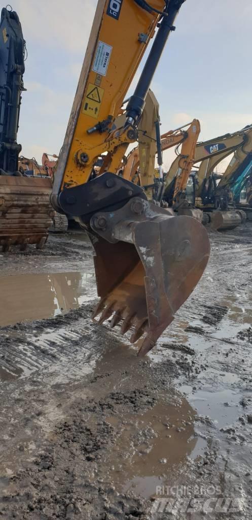 JCB JS 220 LC Гусеничные экскаваторы