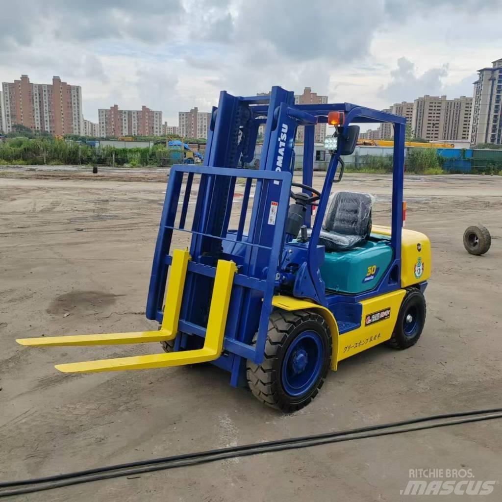 Komatsu FD 30 T-17 Дизельные погрузчики