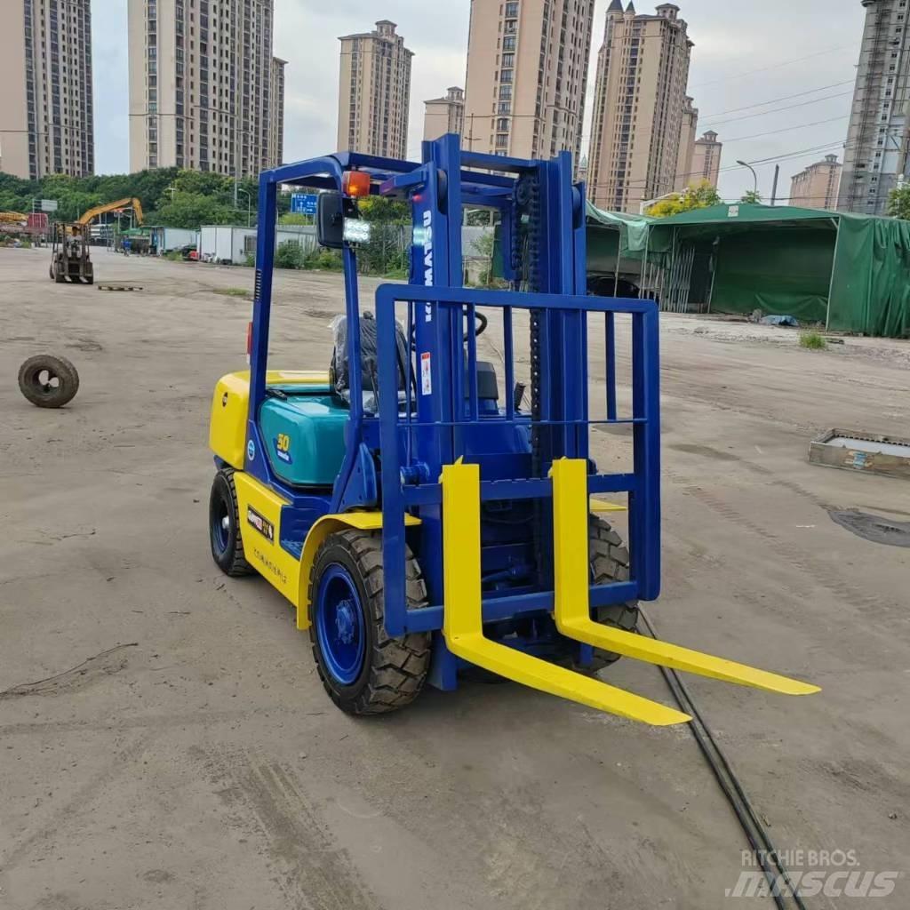 Komatsu FD 30 T-17 Дизельные погрузчики