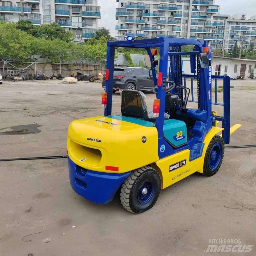 Komatsu FD 30 T-17 Дизельные погрузчики