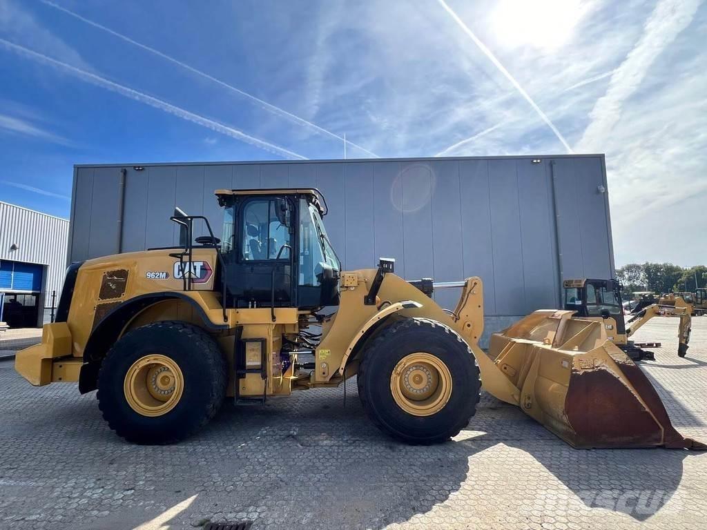 CAT 962M Фронтальные погрузчики