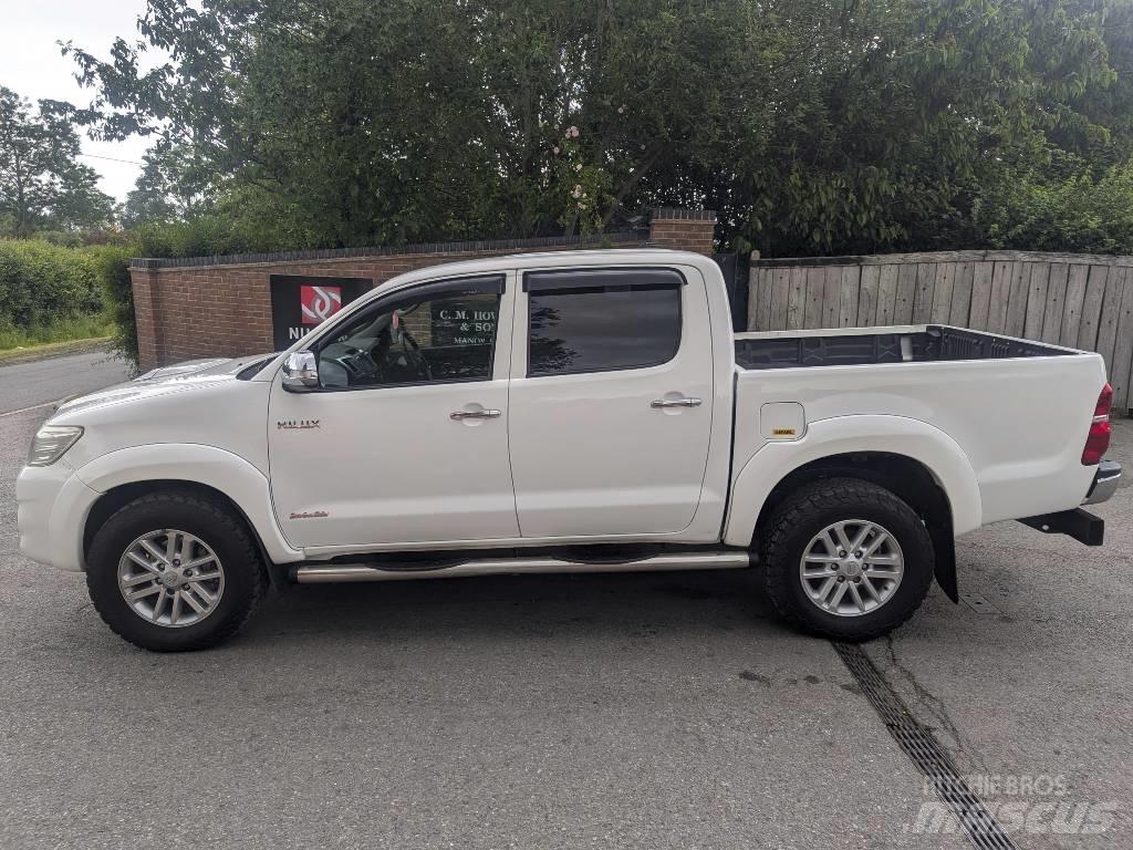 Toyota Hilux Бортовые фургоны
