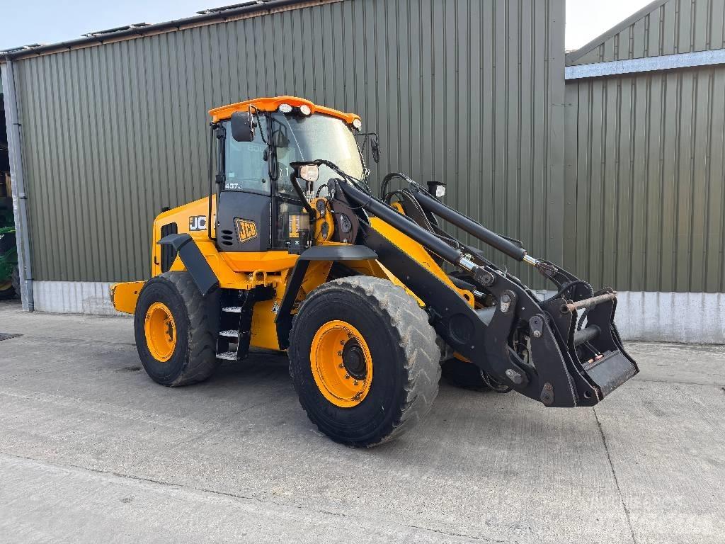 JCB 437 HT Agri Многофункциональные сельскохозяйственные погрузчики