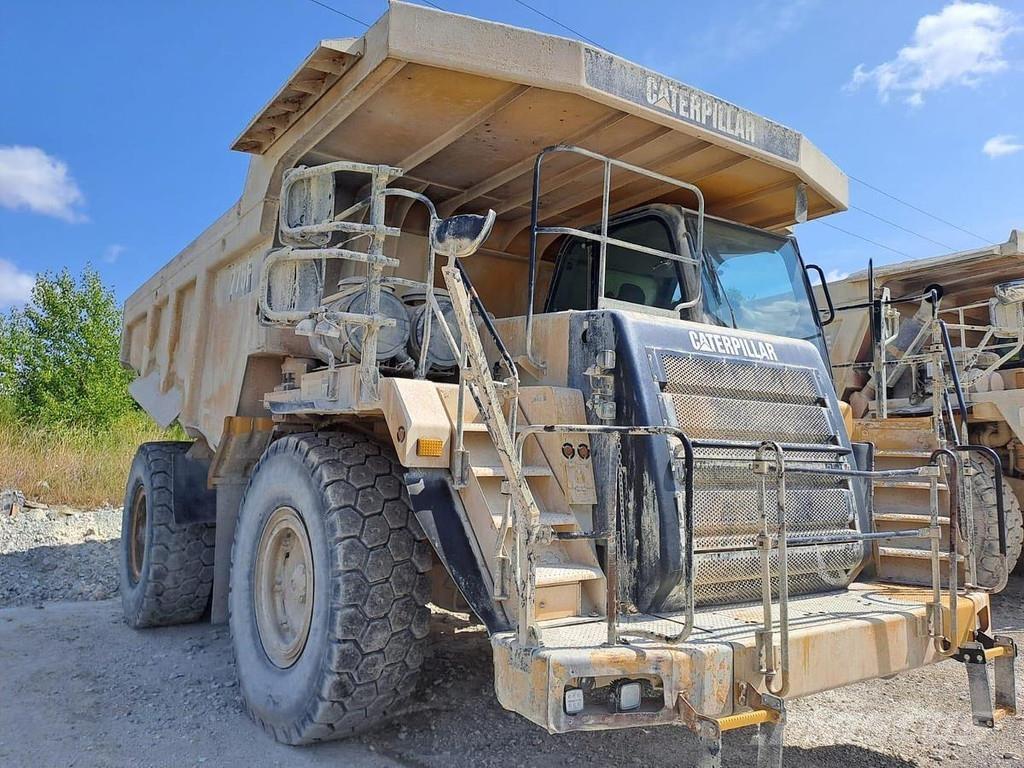 CAT 775F Карьерные самосвалы