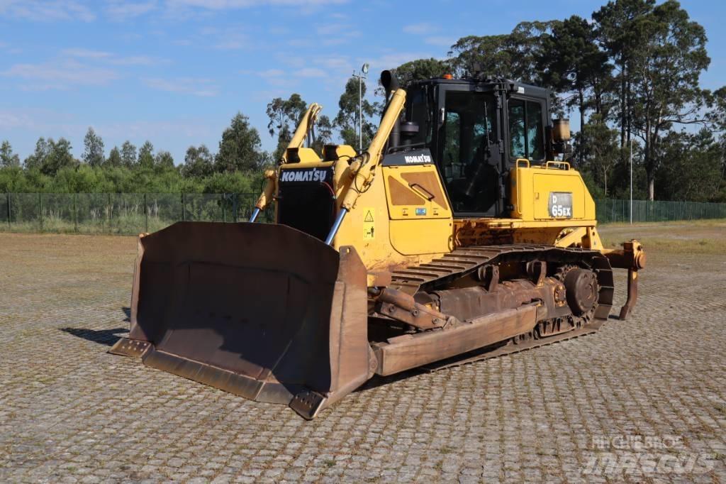 Komatsu D65EX-16 Гусеничные бульдозеры
