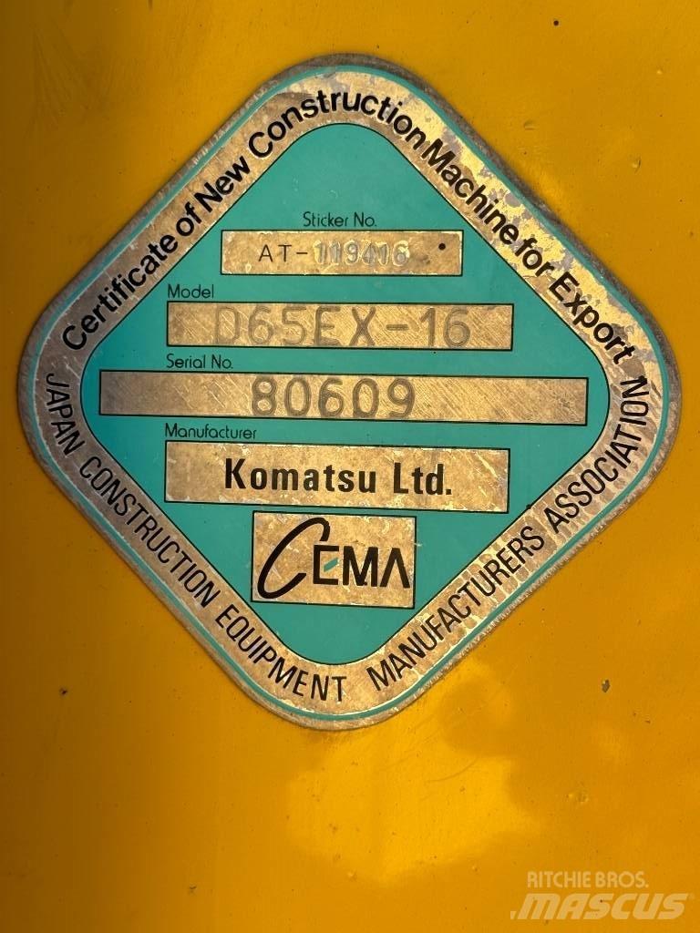 Komatsu D65EX-16 Гусеничные бульдозеры