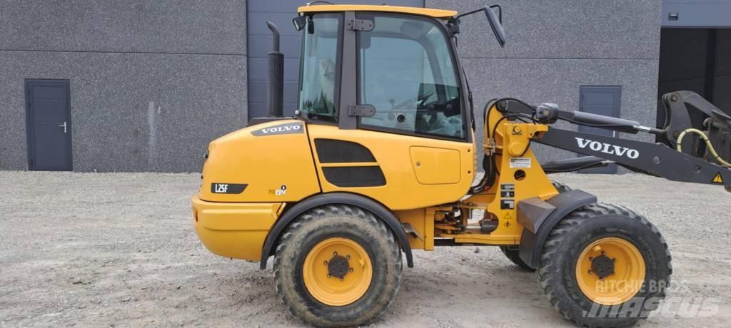 Volvo L 25 F Фронтальные погрузчики
