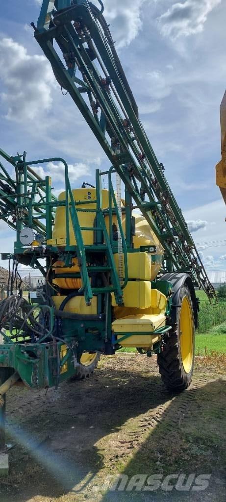 John Deere 840 Прицепные опрыскиватели