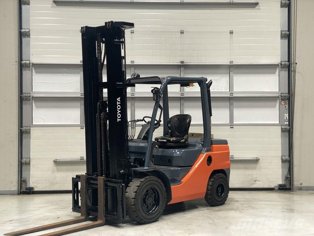 Toyota 52-8FDF30 Дизельные погрузчики