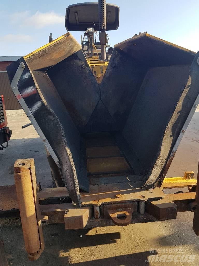 Volvo TITAN 2820 Асфальтоукладчики