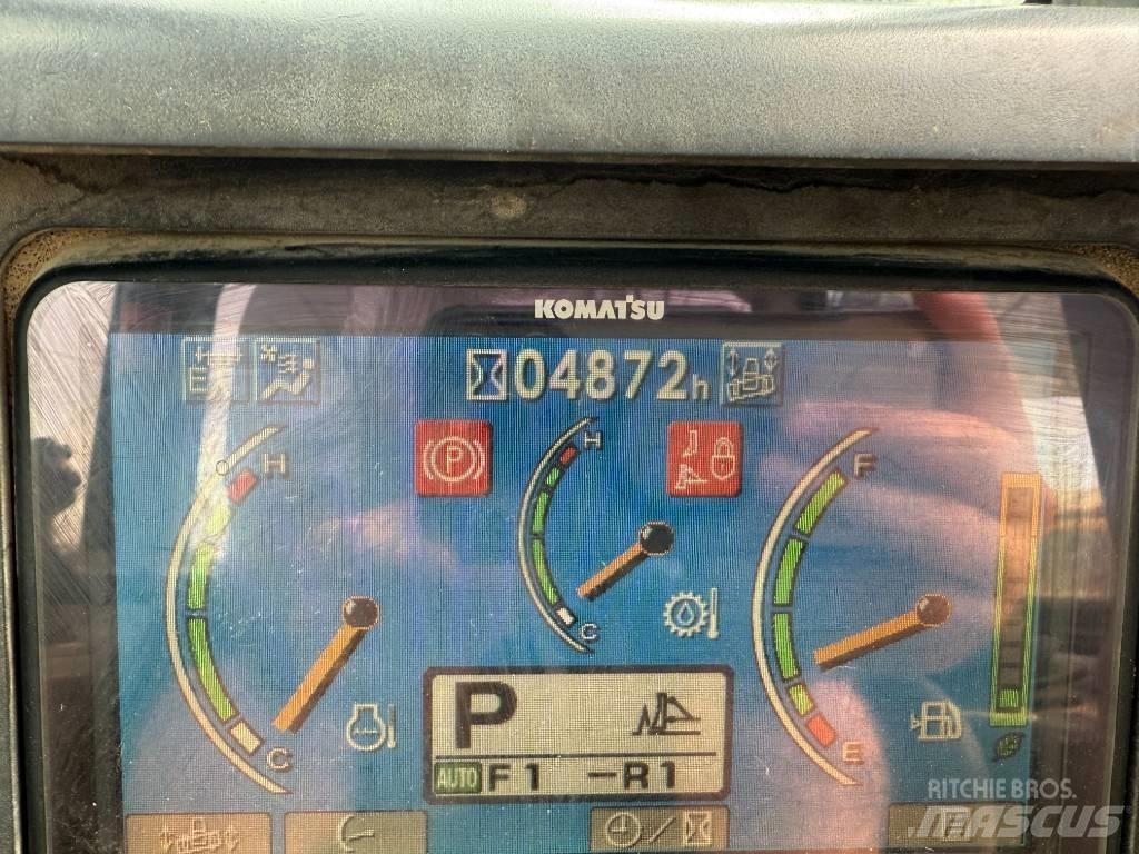 Komatsu D 155 AX-6 Гусеничные бульдозеры