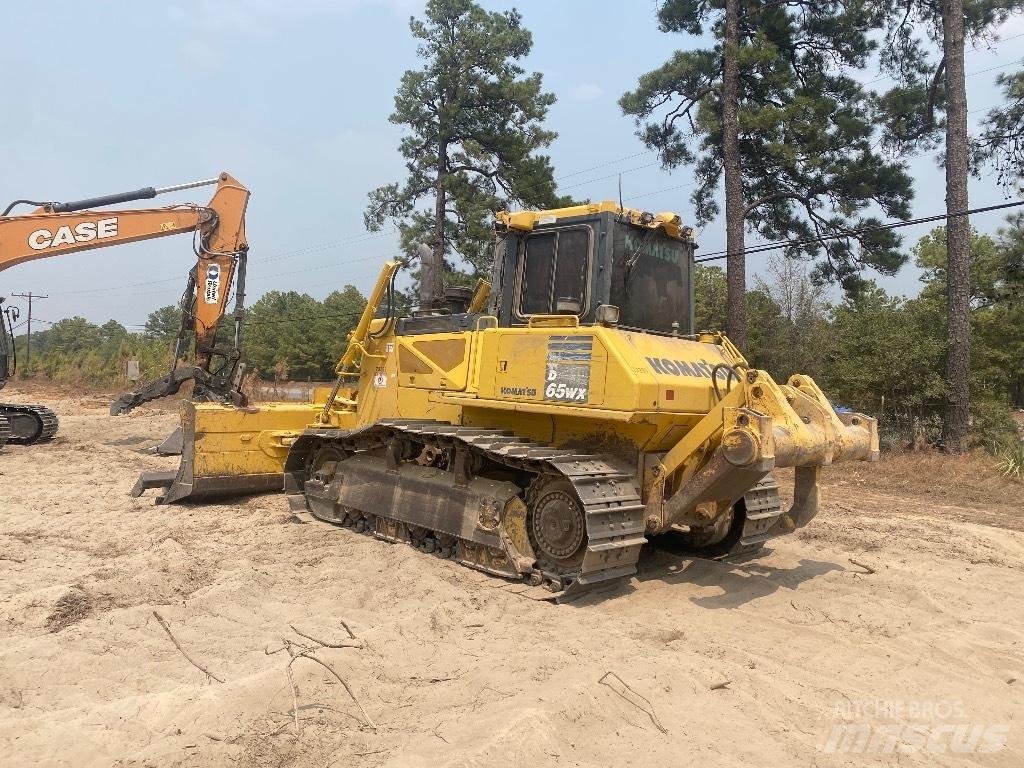 Komatsu D 65 WX-17 Гусеничные бульдозеры