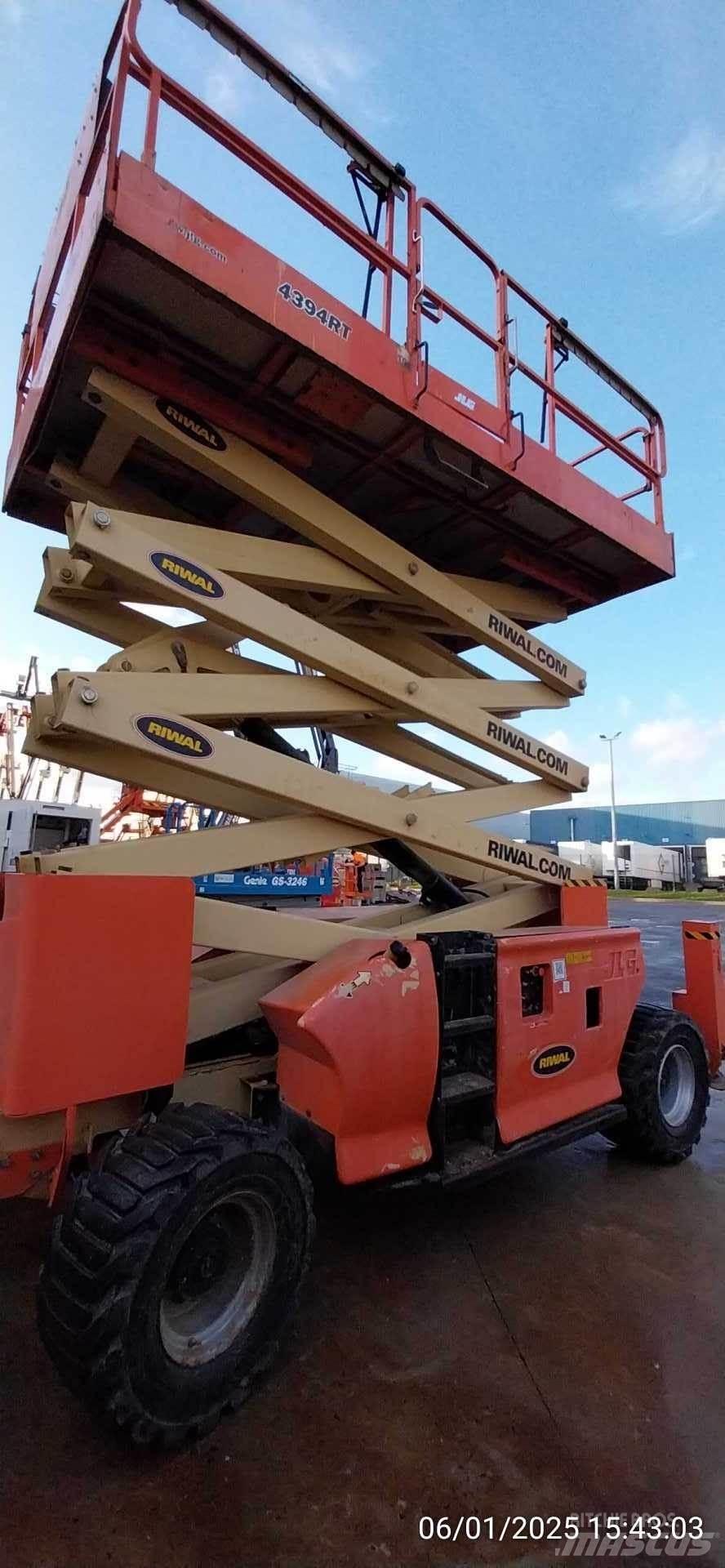 JLG 4394RT Ножничные подъемники