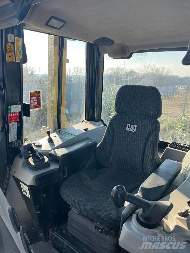 CAT D 6 N XL Гусеничные бульдозеры