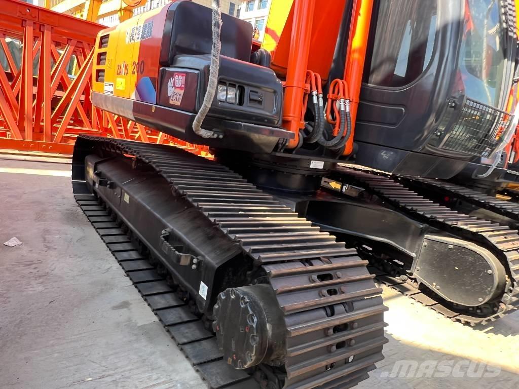 Hitachi ZX200 Гусеничные экскаваторы