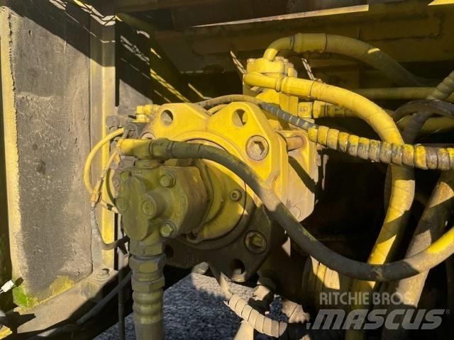 Kobelco SK 220 LC Гусеничные экскаваторы
