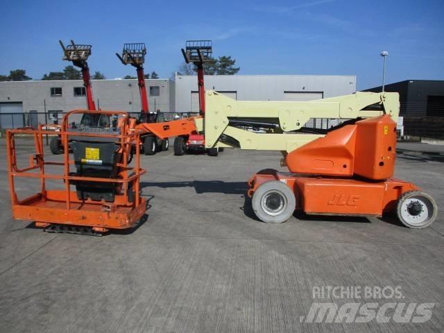 JLG E400 AJP (817) Компактные самоходные стреловые подъемники