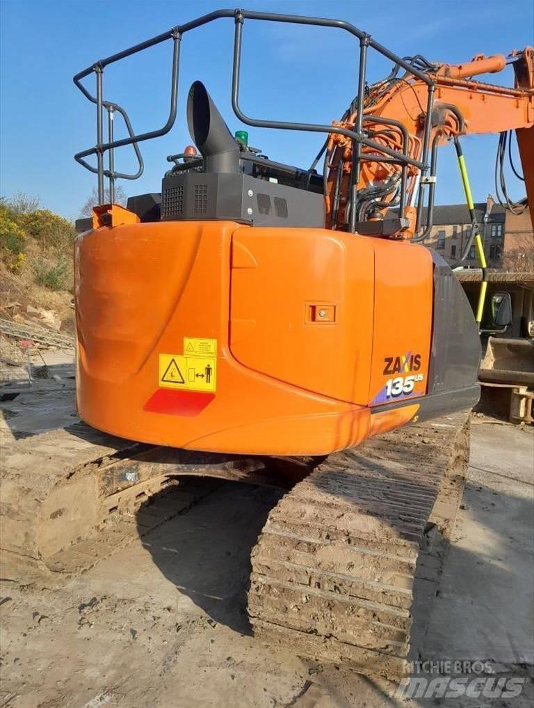 Hitachi ZX 135 US-6 Гусеничные экскаваторы