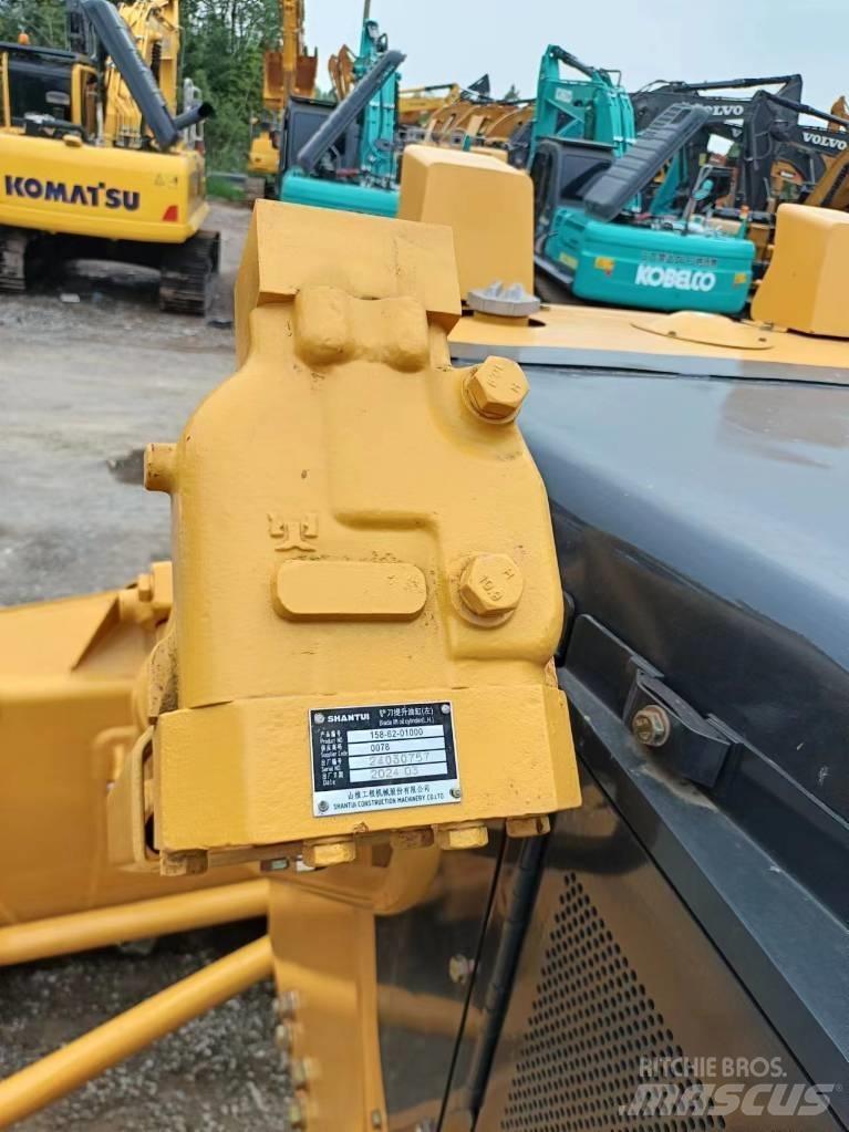 Shantui D22 Гусеничные бульдозеры