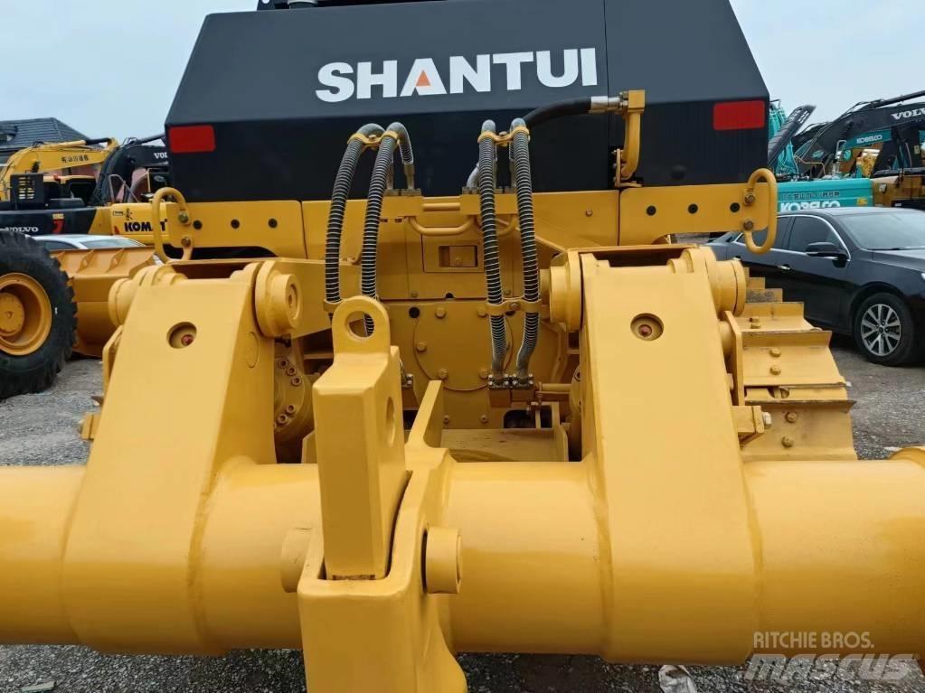 Shantui D22 Гусеничные бульдозеры