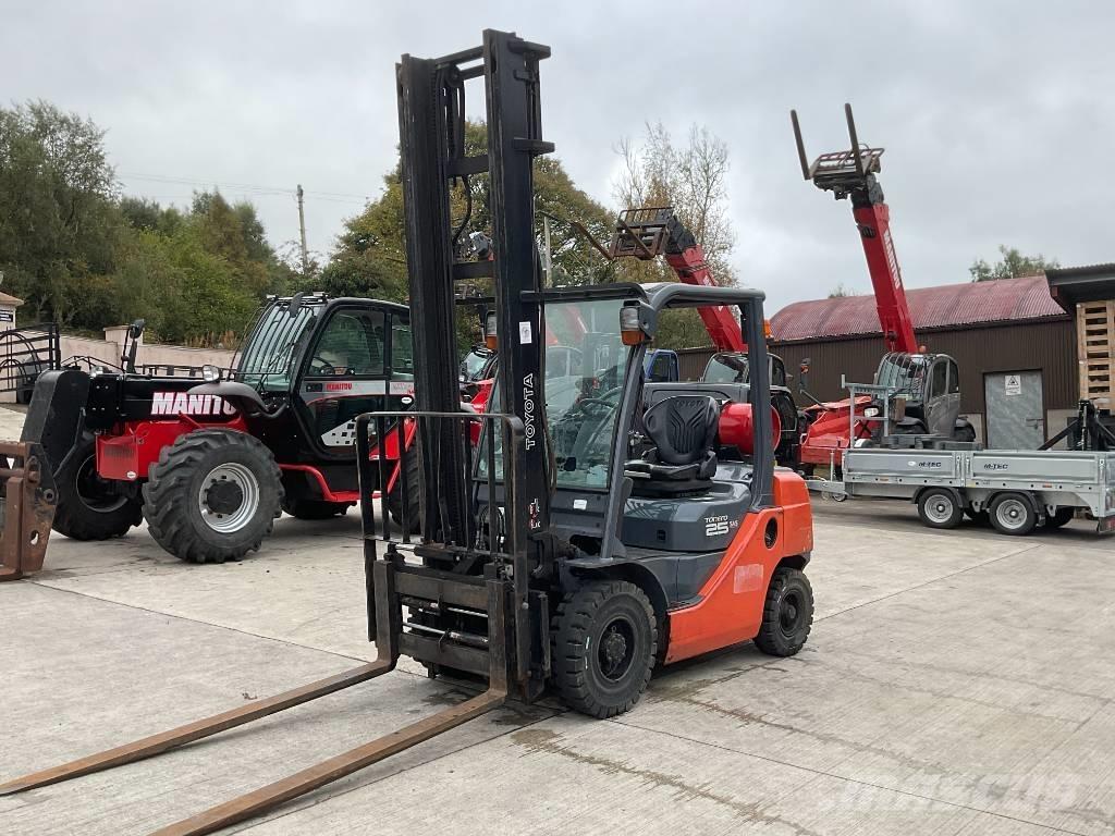 Toyota 02-8 FGF 25 Газовые погрузчики