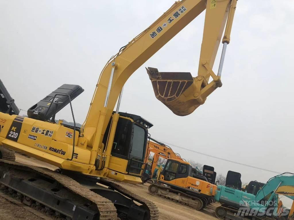 Komatsu 220-8 Гусеничные экскаваторы