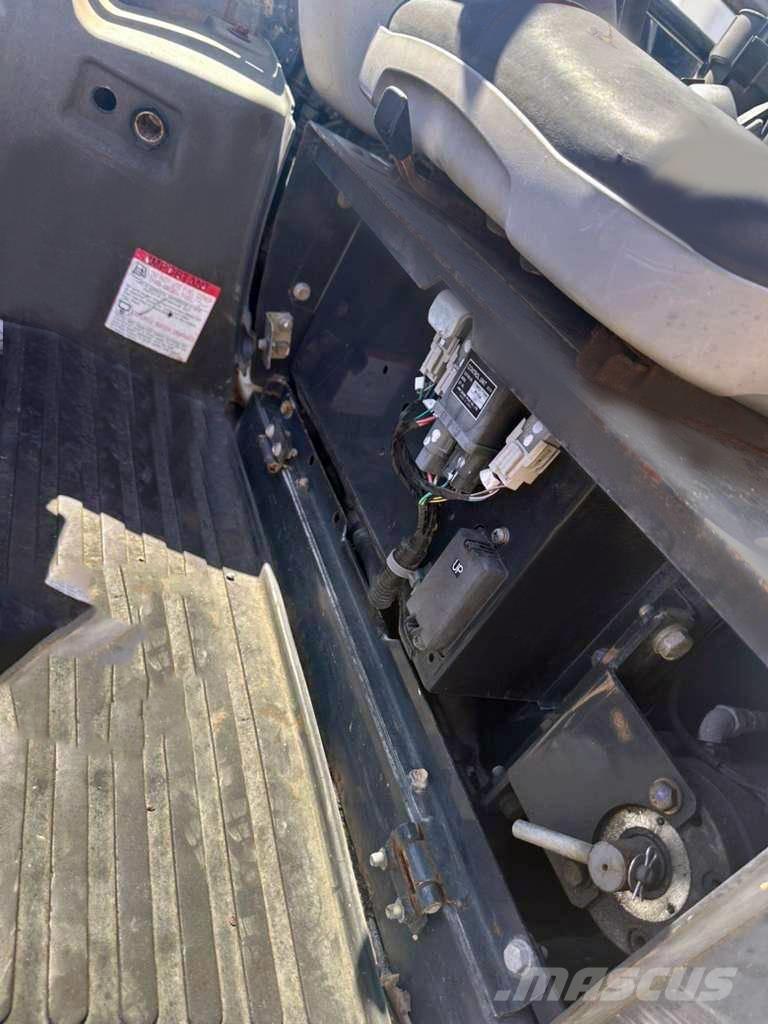 Hitachi ZX 27 U Мини-экскаваторы