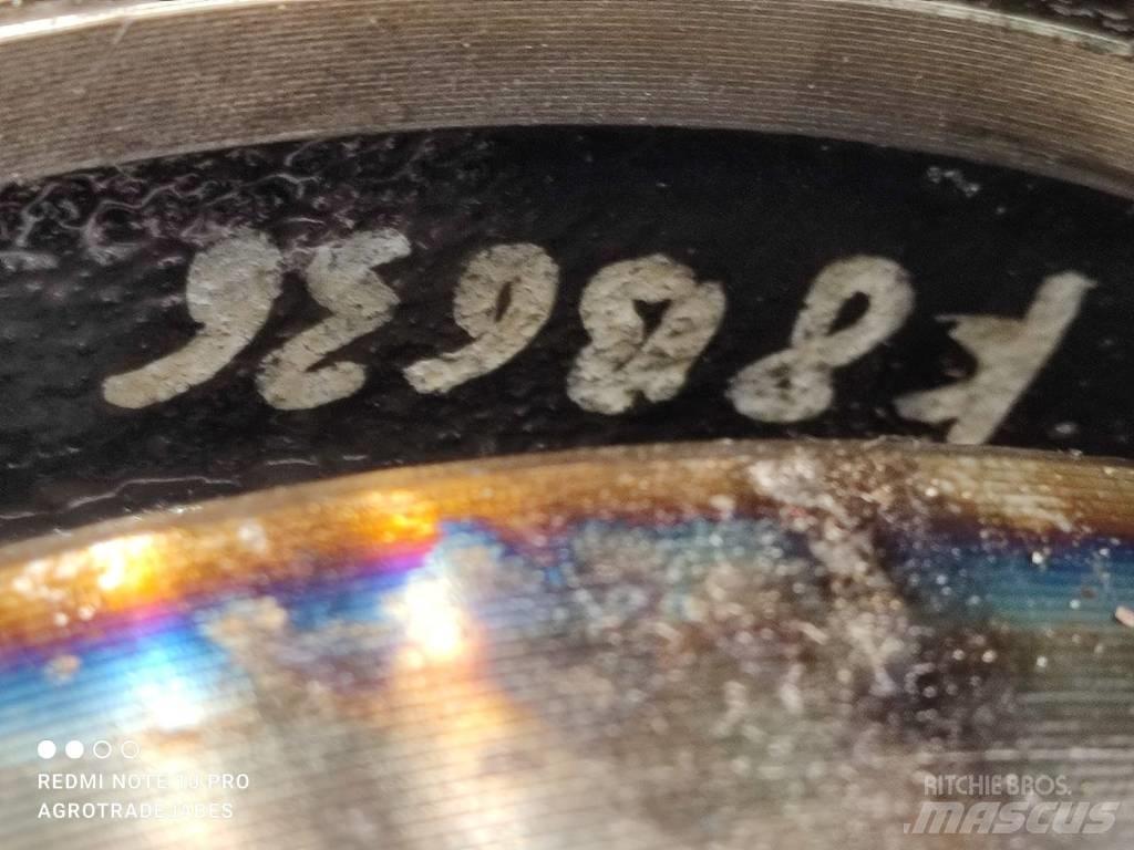Bobcat T hub Оси