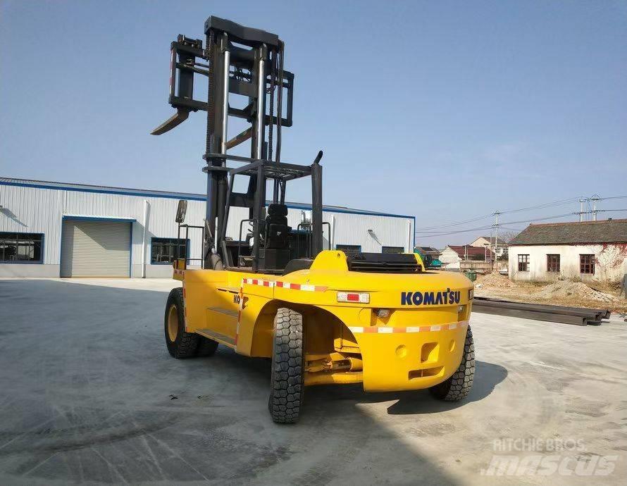 Komatsu FD200 Телескопические погрузчики