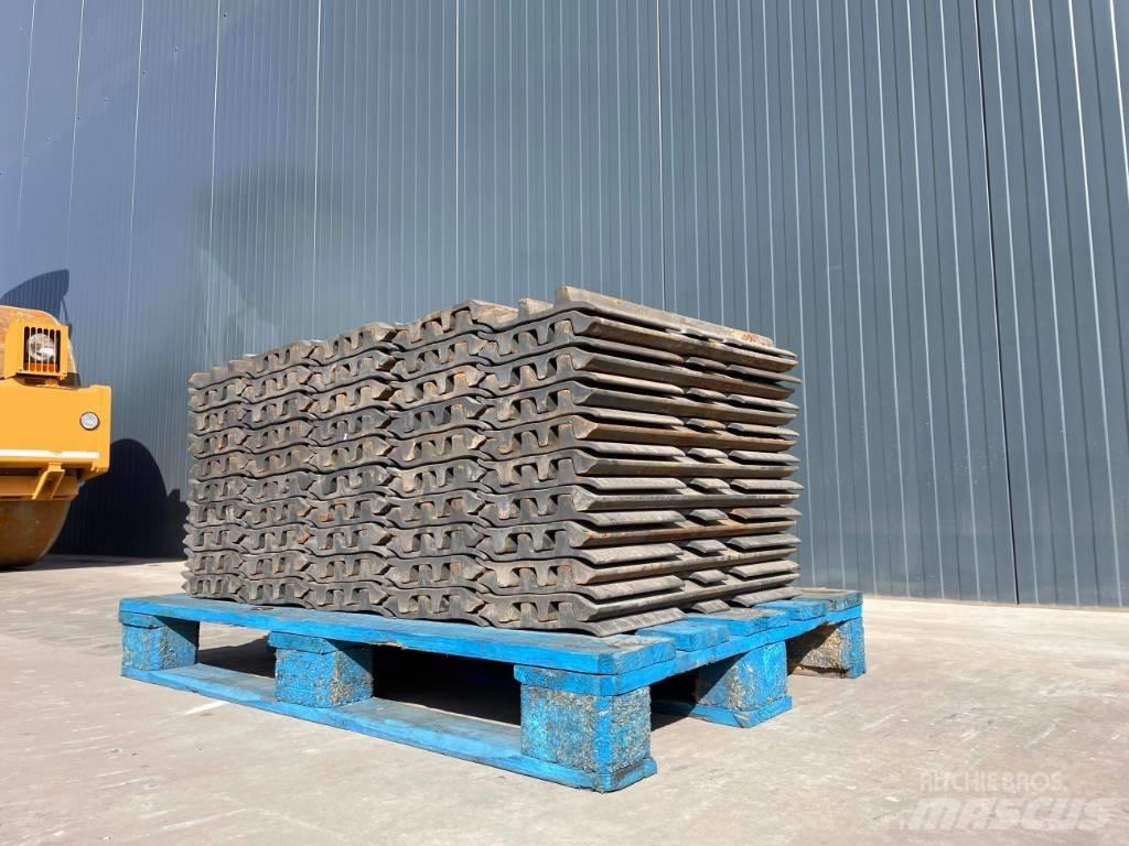 JCB JS240 Гусеницы и цепи
