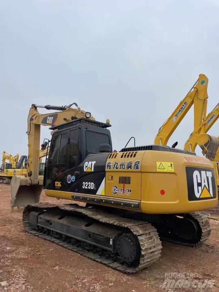 CAT 323 D L Гусеничные экскаваторы