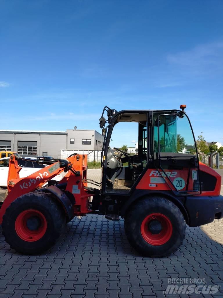 Kubota R 082 Фронтальные погрузчики