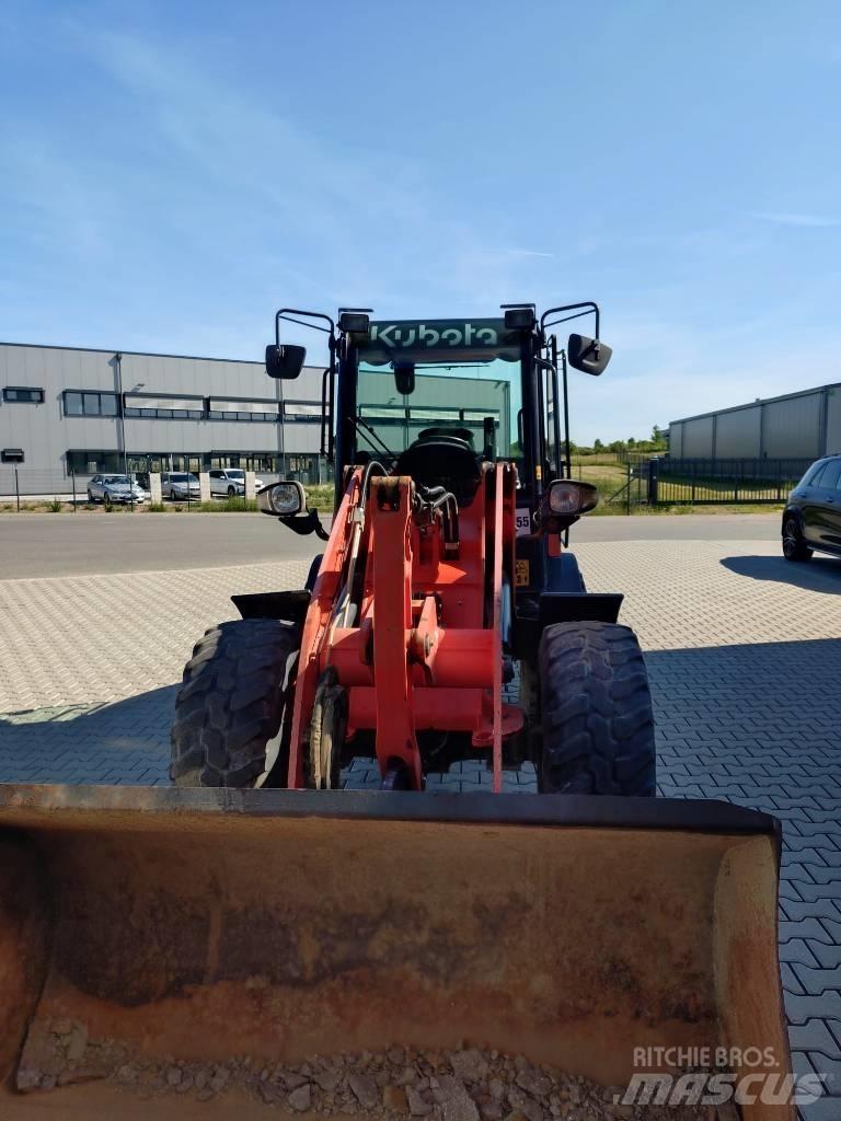 Kubota R 082 Фронтальные погрузчики