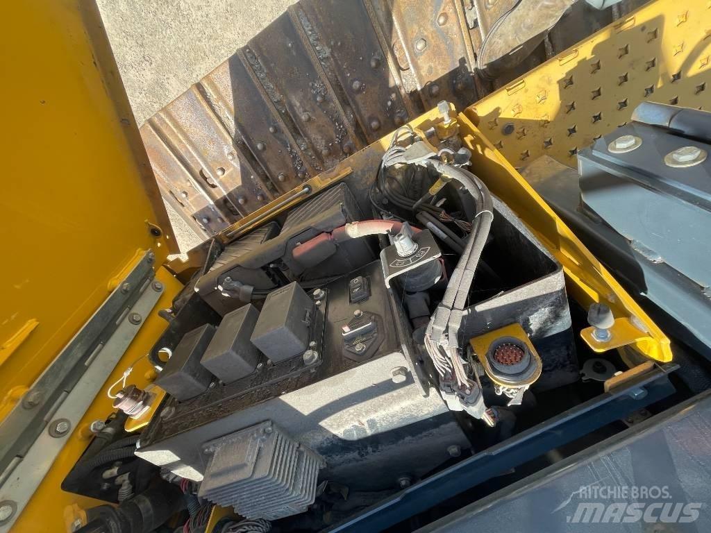 DEERE 700K Гусеничные бульдозеры