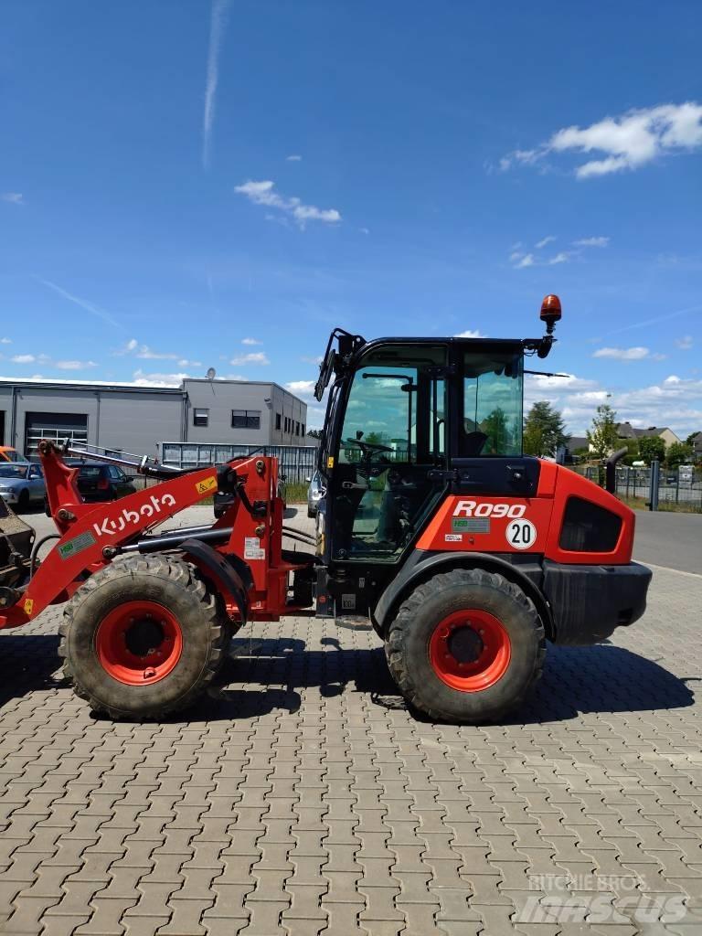Kubota R 090 Фронтальные погрузчики