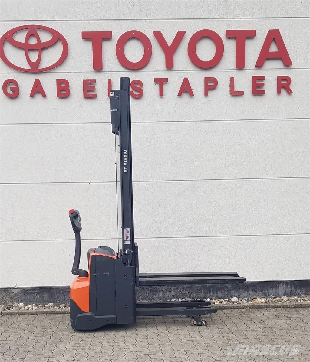 Toyota SWE120L Ручные штабелёры с электроподъёмом