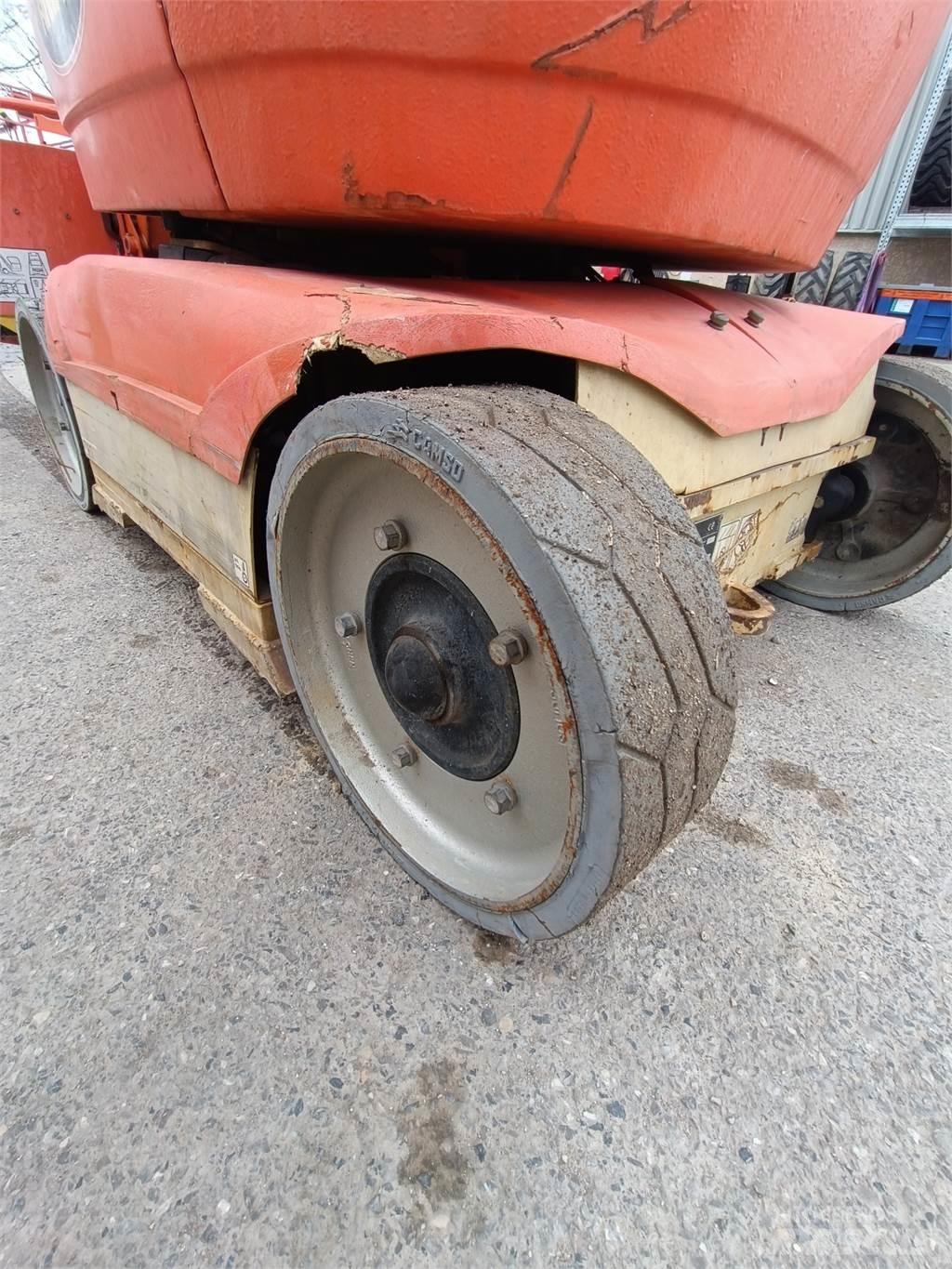 JLG T10E Разные подъемники и вышки