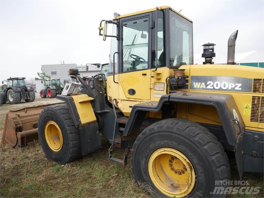 Komatsu WA 200 PZ Фронтальные погрузчики