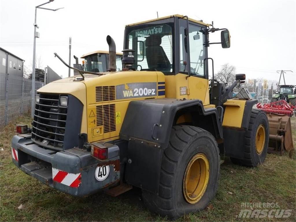 Komatsu WA 200 PZ Фронтальные погрузчики
