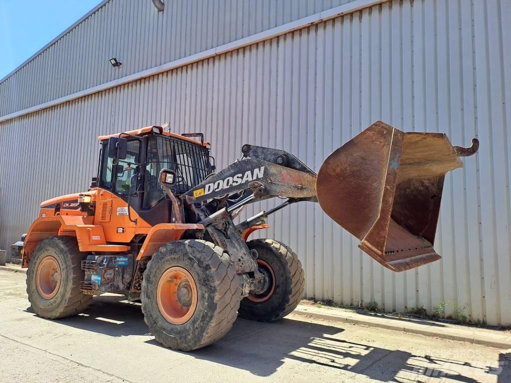 Doosan DL 250 Фронтальные погрузчики